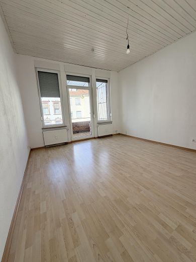Großzügige Wohnung in stilvoller Altbauwohnung mit Balkon & Garten – Foto 9