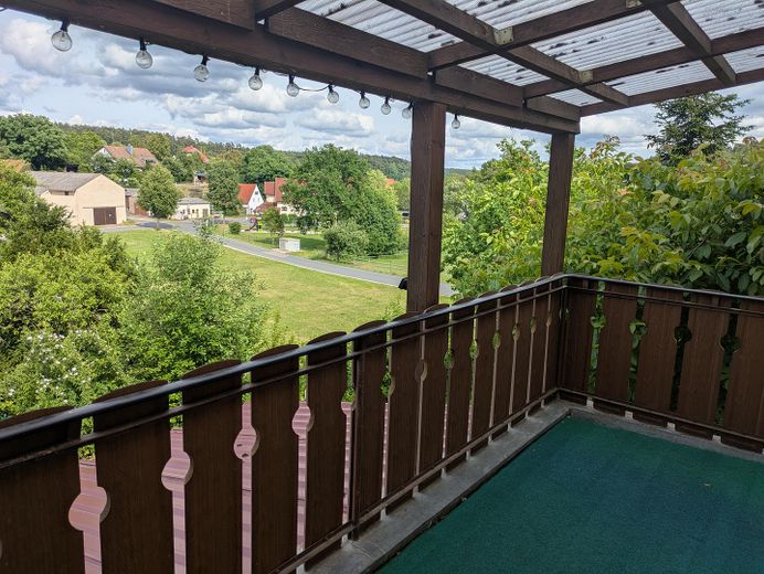 Schöne 4 Zimmer Wohnung mit Balkon und Garten – Balkon