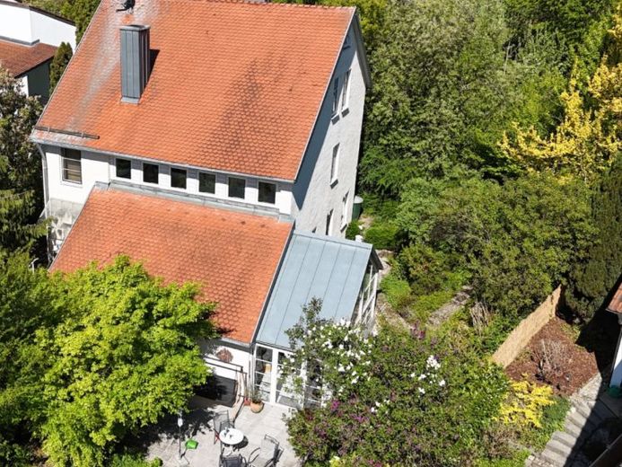 Casa unifamiliare con ampio giardino e vista panoramica – Foto 1
