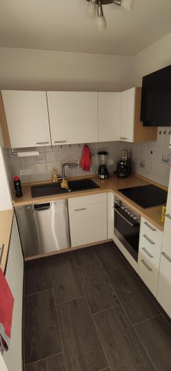 Top modernisierte 2-Zimmer-Wohnung mit Balkon und Tiefgaragen-Stellplatz an der Grenze zu HH – Küche