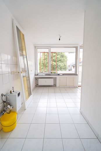 3-pokojowe mieszkanie z dwoma balkonami w centrum Frankfurtu – Zdjęcie 10