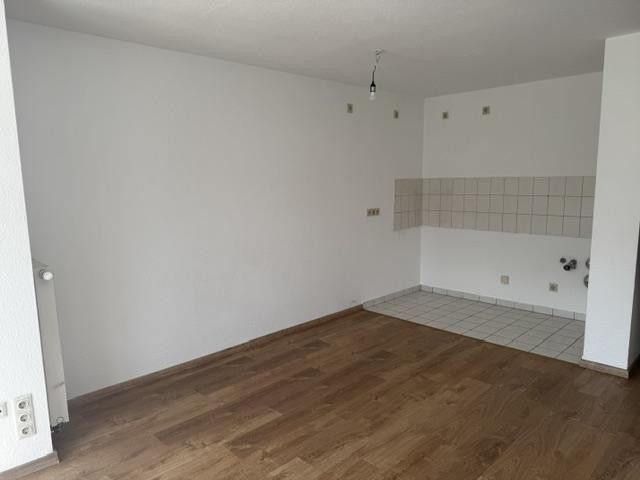 ! Roßlau - tolle - 2 Raum Wohnung m. Balkon ! AB SOFORT ! B5 – Foto 2