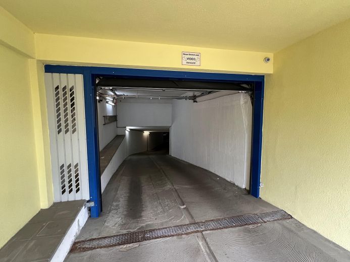 Tiefgarageneinfahrt