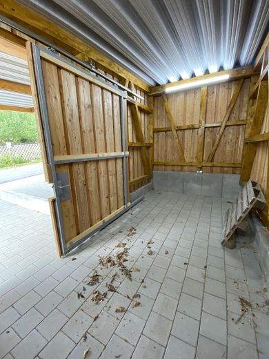Erstbezug nach hochwertiger Sanierung – schönes Mittelhaus mit Terrasse & Talblick & Carport – Schuppen