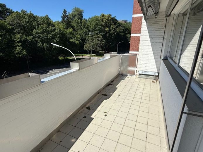 Mooi 3-kamerappartement met balkon op het zuidwesten en garage in Heppens – Foto 1