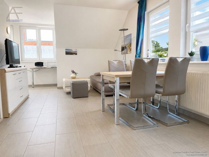 Dachgeschosswohnung für Firmen &amp; Berufspendler als Haupt- oder Zweitwohnsitz. Auch als Büro nutzbar – Wohnen