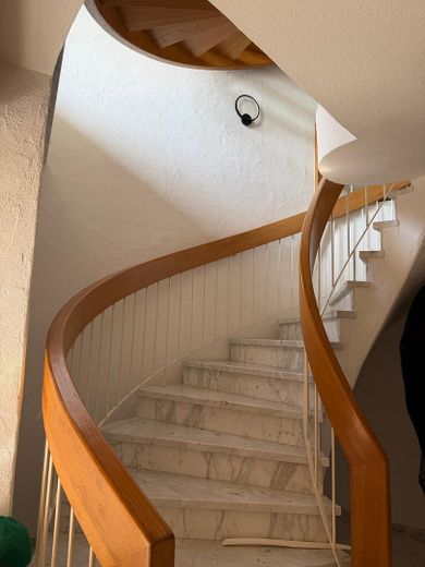 Attraktives bezugsfertiges Einfamilienhaus mit Doppelgarage – Treppe