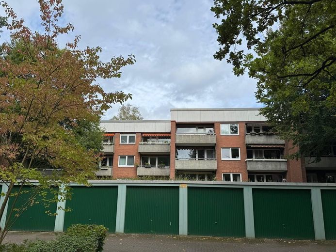Appartamento di 3 locali senza provvigione nel verde di Amburgo-Niendorf - ristrutturato – Außenansicht