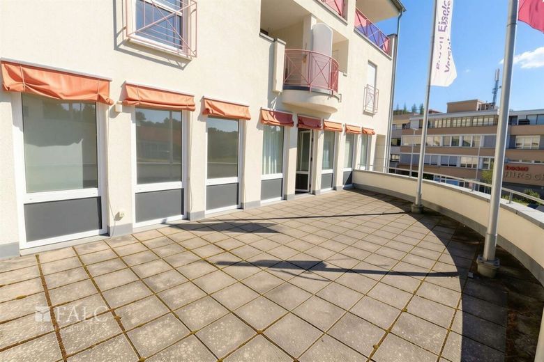 Helle Büroräume mit Entwicklungspotenzial zur Wohnnutzung – Balkon