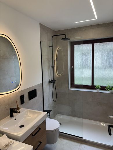 2-Zimmerwohnung frisch saniert Innenstadt Gerolzhofen ab sofort bezugsbereit – Badezimmer 