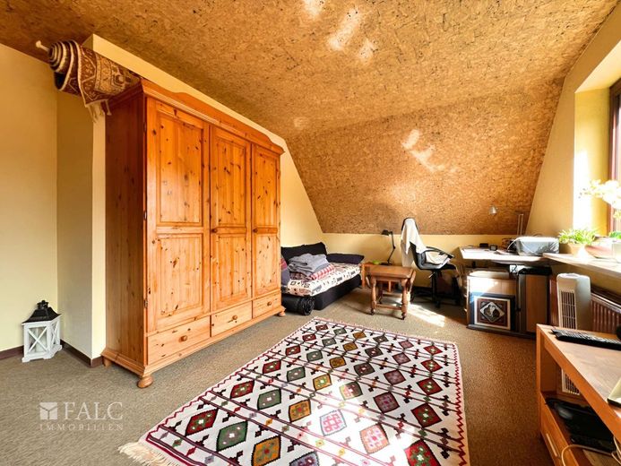 ***Großzügiges Einfamilienhaus mit viel Platz und Gartenidylle in ruhiger Lage*** – Schlafzimmer I_OG