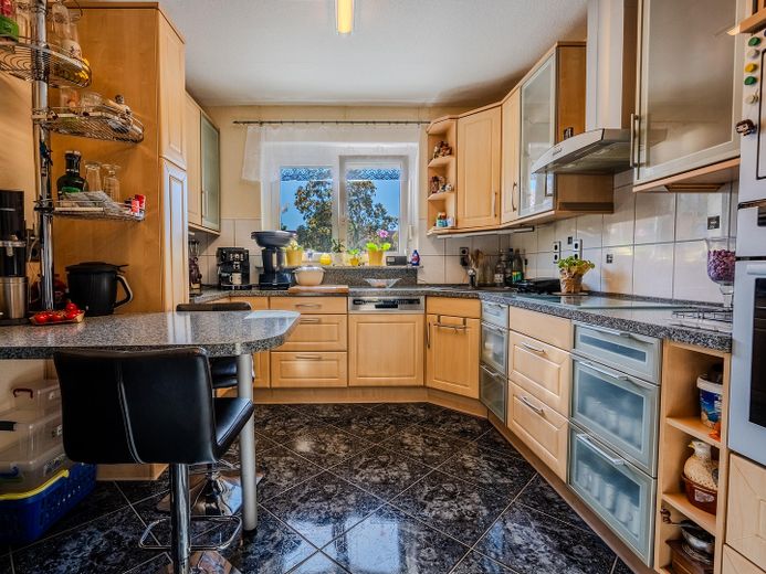 104 m² Wohnkomfort in ruhiger Lage – 3 Zimmer, Balkon & Stellplatz – Küche