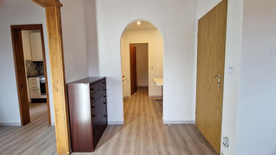 Reduzierter Preis u. provisionsfrei : Charaktervolles Einfamilienhaus im Grünen mit Dachterrasse – Flur