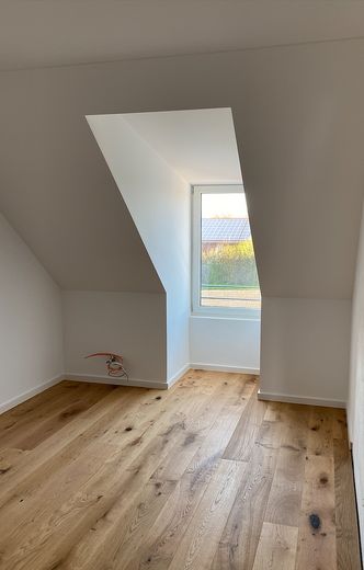 Mieszkanie dwupoziomowe z dużą ilością przestrzeni i dwoma balkonami – Maisonette DG Kind