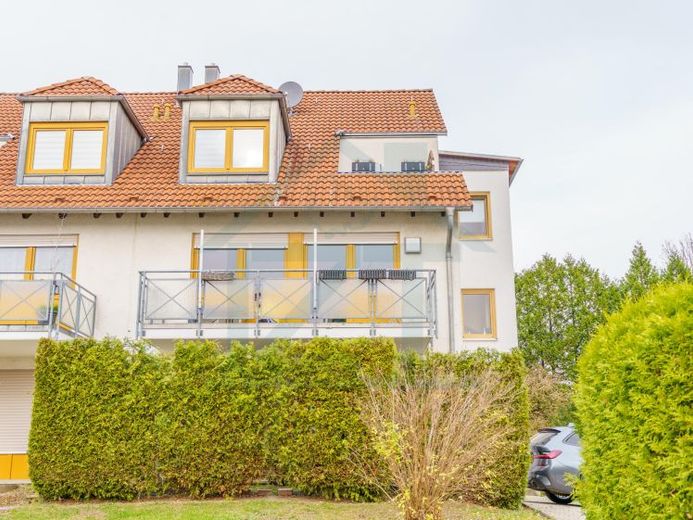 Investimento sicuro: bilocale affittato con rara terrazza sul tetto e posto auto! – Foto 1
