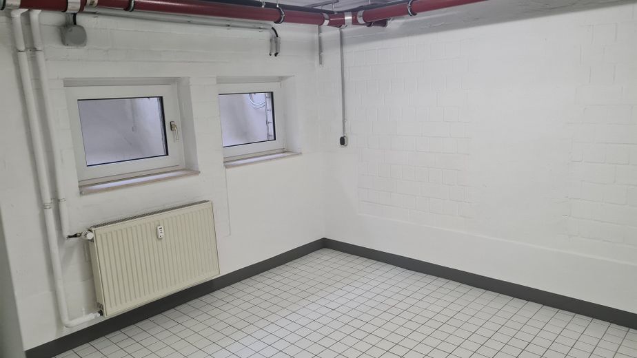 Hitzewelle? Etagenwohnung in kleiner Wohneinheit mit Klimaanlage – Kellerraum