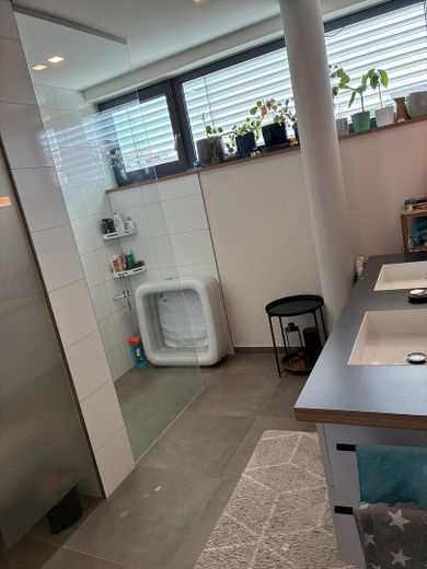 Appartement moderne de 2 pièces avec cuisine équipée – Badezimmer