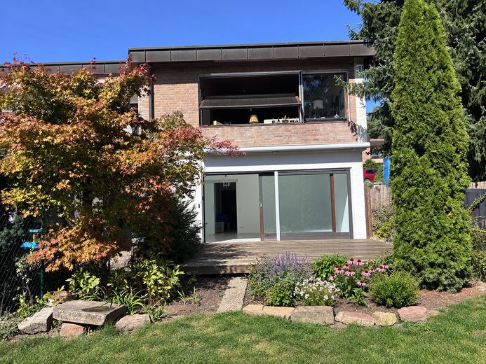 Appartement indépendant modernisé dans un quartier calme avec terrasse et garage – Außenansicht mit Terrasse