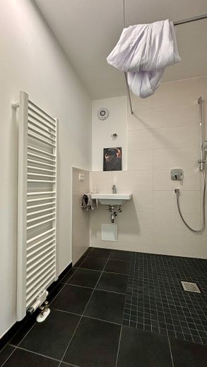 Studentenwohnung möbliert mit "All-In" Miete in Augsburg, Neubau – Bad