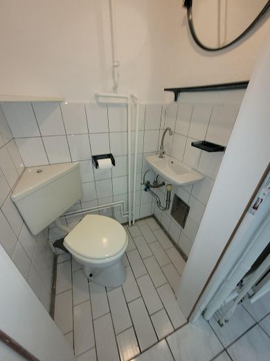 separates WC 