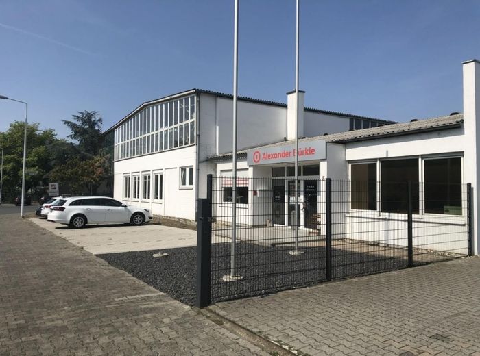 ca. 200qm Repräsentatives Büro oder Praxisfläche im EG mit Parkplätzen vor der Tür – Eingang mit 5 Stellplätzen