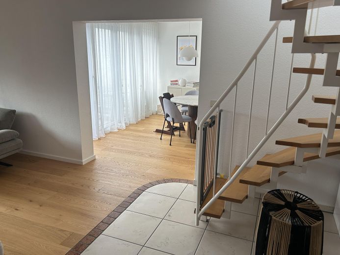 Come vivere in una casa: duplex ammodernato su due livelli con terrazza sul tetto e garage – Foto 4