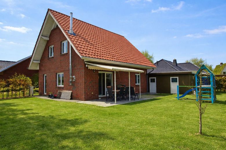 Exzellentes Einfamilienhaus in Top Lage von Cuxhaven-Sahlenburg, Carport und Wohnmobil-Stellplatz – 2 - Gartenansicht