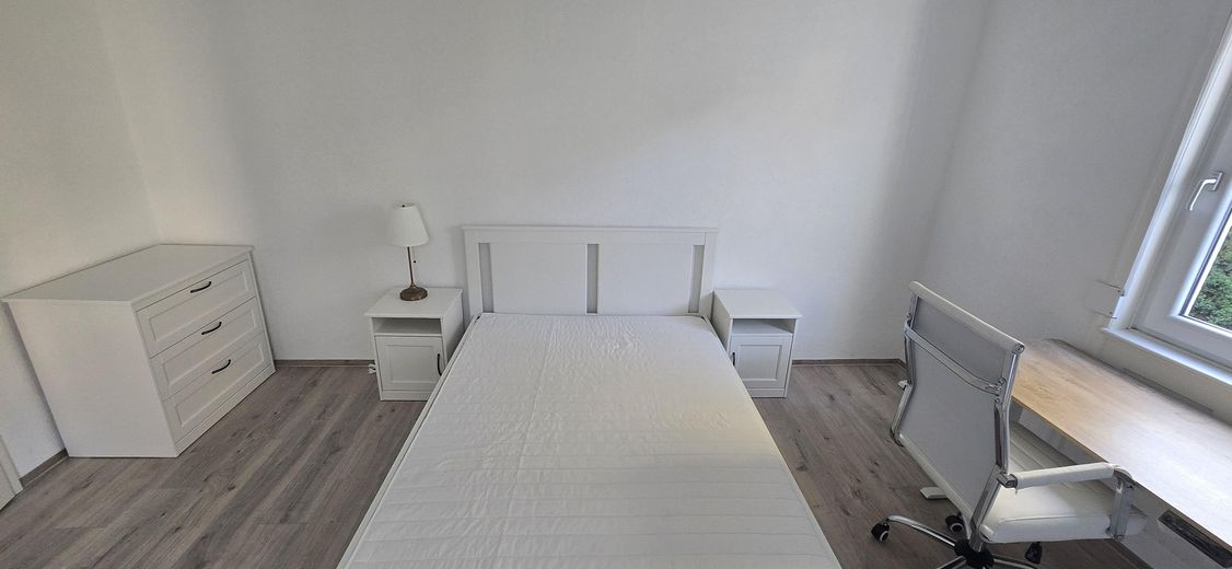 YENİ: Paylaşımlı dairede (WG) 1 odalı, ankastre mutfak + tamamen mobilyalı YENİ + yan giderler, elektrik ve internet dahil – Zimmer