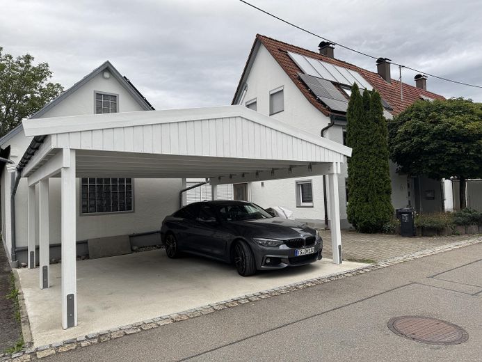 Fully renovated family home with a stunning conservatory, photovoltaic system, heat pump & large outbuilding – Gesamtes Anwesen