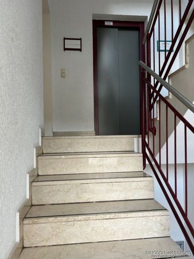 3-Zimmer-Wohnung mit Personenaufzug in Zwickau zu vermieten! – Treppenhaus