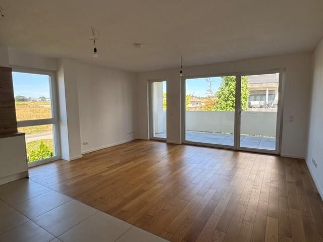¡Apartamento de 4 habitaciones con cocina americana y gran balcón! ¡Moderno, cómodo y excelentemente comunicado! – Wohnzimmer