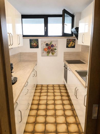 vermietete Erdgeschosswohnung mit Garten und Terrasse – provisionsfrei – Küche