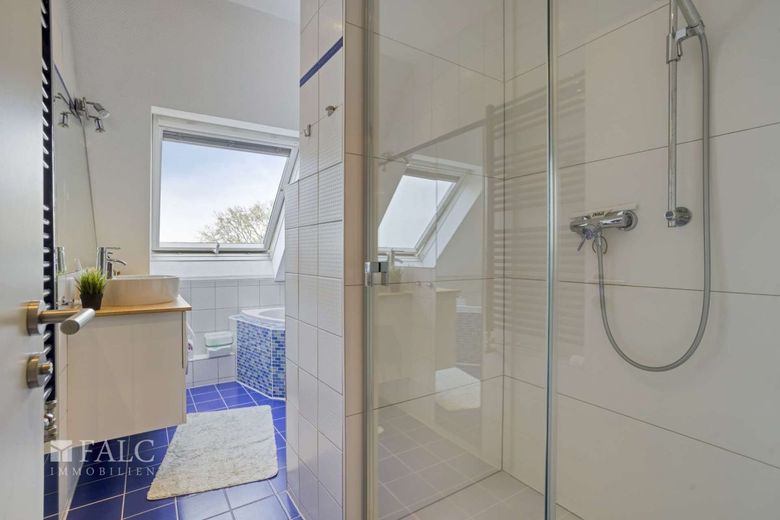 Helle 3-Zimmer-Maisonettewohnung in Top-Lage von Hürth Efferen – Badezimmer