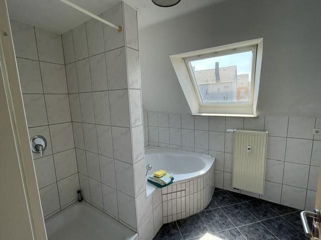 Zentrale provisionsfreie Wohnung in Neu-Ulm, perfekt für eine WG – Bad unten 2