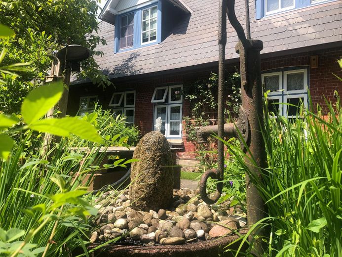 Springbrunnen im Garten
