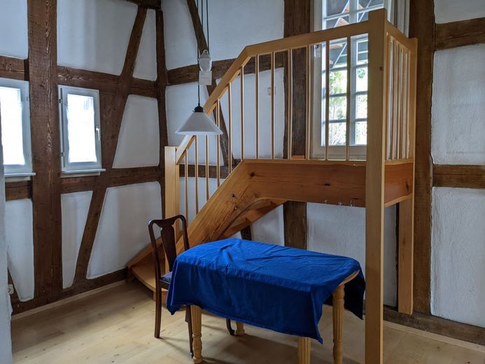 Charmante 2 Zimmer Wohnung – 007-Essplatz und Aufgang zur Terrasse