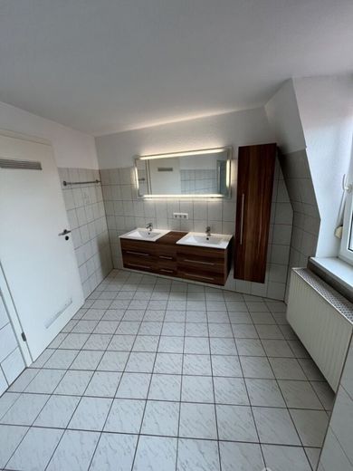 Kapitalanlage in Zirndorf: Große 4-Zimmer-Wohnung mit attraktiver Rendite - Jetzt sichern! – ETW 100qm Zirndorf-2 004