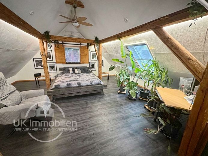 Saniert + Charmant! 1-2-Familienhaus im Hofreitenstil in MKK-Neuberg + Flexibel 5-8-Zimmer möglich! – NFL: DG Schlafen 03