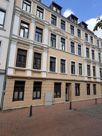 Gepflegte 2-Zimmer-Wohnung mit Balkon in Bremerhaven – Außenbild