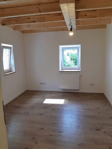 Kernsaniertes Einfamilienhaus mit Ausblick in ruhiger Lage – Zimmer 1