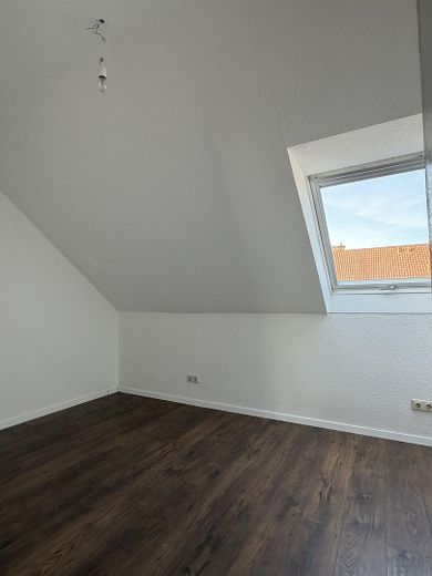 Schwerin (Pampow) yakınında ışıkla dolu 3 odalı daire | EBK ve park yeri – Schlafzimmer