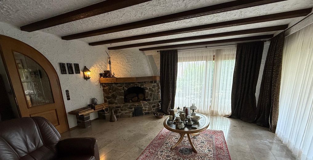 Viel Raum zum Leben: Riesige Landhausvilla in Neuhof/Fulda! – Kaminzimmer