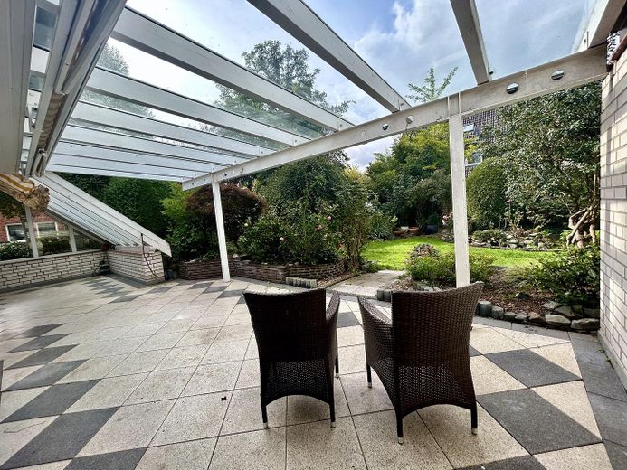 Terrasse mit Gartenblick