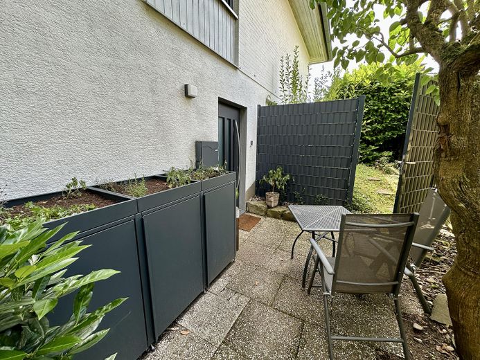 Helle 2-Zimmer-Erdgeschoss-Einliegerwohnung (60m2) – ALLES inklusive ab 15. Juli frei – Eingang