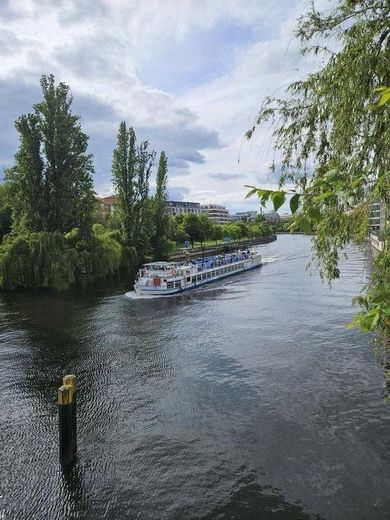 4 Zimmer Wohnung mit direktem Spreeblick und Weitblick über die Stadt – Blick von der Gotzkowskybrücke