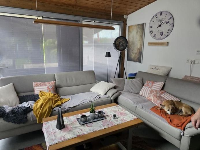 Modern saniertes Zweifamilienhaus auf großen Grundstück mit Pool und Garage – Bild 8