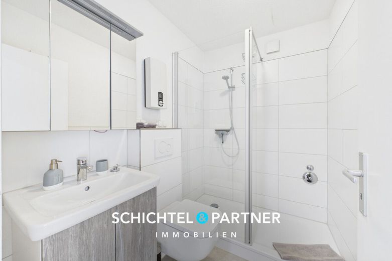 Bahnhofsvorstadt | Rentables Wohn- und Geschäftshaus mit 54 Einheiten – S&amp;P | Badezimmer