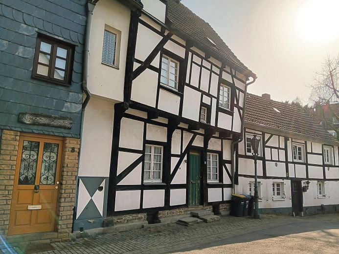 Beste Lage in der Altstadt von Essen Werden! teilbares Ladenlokal/Gastronomie/Praxis neu in 2027 – Ansicht der Eiergasse Nachbarn