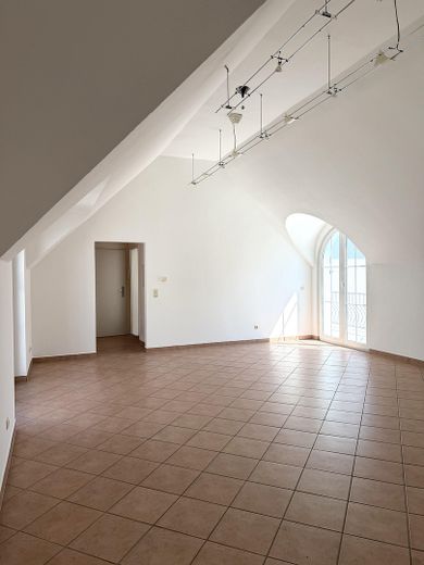 Provisionsfrei: Exklusive 4 Zimmerwohnung mit außergewöhnlicher Architektur – Wohnbereich