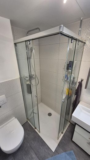 Große Dusche